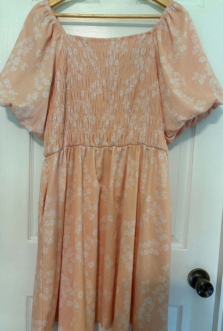 EUC LuLaRoe Alina Smocked Puff Sleeve Midi Dress in Peach Floral Print, large